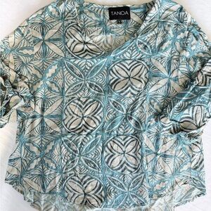 Tanoa Women's Teal Patterned V Neck Top